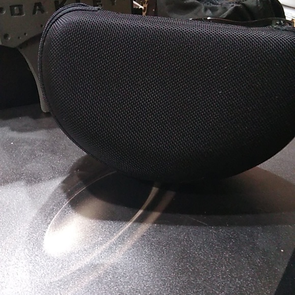 Case for sunglasses - Picture 2 of 4